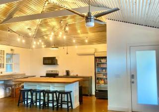 Pool House 2BR 2BA with bbq events and pets allowed - Phoenix - 3
