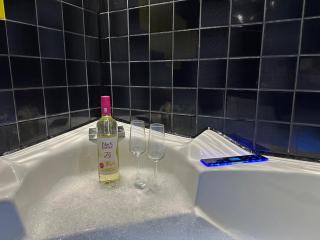 The Board Games Apartments - Brought to you by Coastline Retreats - Themed town centre apartments ALL WITH LUXURY 2 PERSON JACUZZI BATHS - 5 mins walk to the beach, Netflix, Superfast Wifi - Bournemouth - 2
