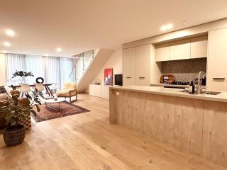 Spacious 2 Bed Room Split Level Apartment - - 0