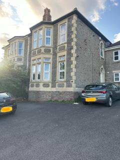 The Den 2 Bedroom Serviced Apartment By AltoLuxoExperience Short Lets & Serviced Accommodation With Free Wifi - Bristol - 9
