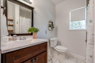 Groovy Gated Home in the Heart of SA - 2