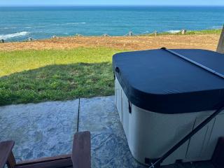Dolphin by OceanviewHotTubs Oceanfront Shelter Cove Tesla - Shelter Cove - 6