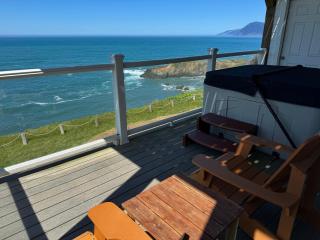 Abalone by OceanviewHotTubs Oceanfront Shelter Cove Tesla - - 3