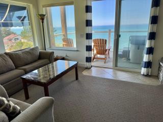 Abalone by OceanviewHotTubs Oceanfront Shelter Cove Tesla - - 4