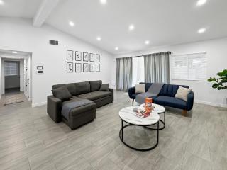 Modern Home for Large Families by Disney & Knotts - 8