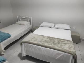 Casa Recanto Feliz, espaço inteiro em Uberlândia próximo ao Umuarama e Aeroporto - 1