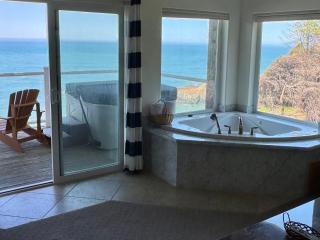 Starfish by OceanviewHotTubs Oceanfront Tesla chrging Shelter Cove Oceanfront - Shelter Cove - 2