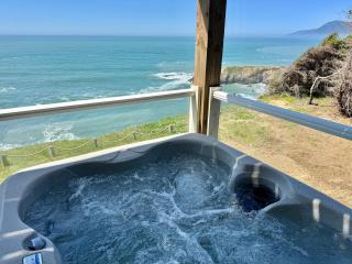 Starfish by OceanviewHotTubs Oceanfront Tesla chrging Shelter Cove Oceanfront - Shelter Cove - 8