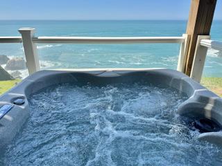 Starfish by OceanviewHotTubs Oceanfront Tesla chrging Shelter Cove Oceanfront - Shelter Cove - 0