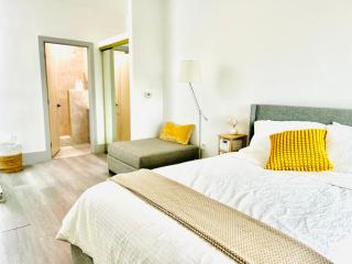 Newly Gated Stylish Steps to Hollywood 2B2B - North Sherman Way - 4