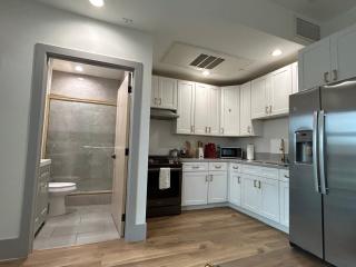 Newly Gated Stylish Steps to Hollywood 2B2B - 1