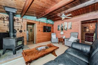 Rustic Peninsula Retreat and Pool - 7