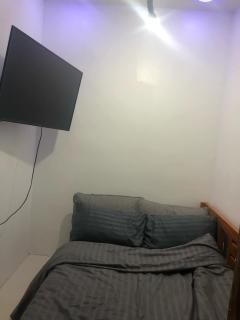 Che's Guest House with free parking - 4