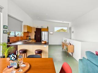 3BR Retro Charm Beach House Getaway - Aldinga Beach - 5