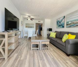 2000 - Beautiful, Steps to the beach 480sf - Myrtle Beach - 0