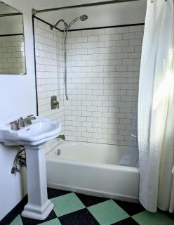 Stay Portland Collection - Perfectly Restored Craftsman - Eateries & Coffee - Portland - 3