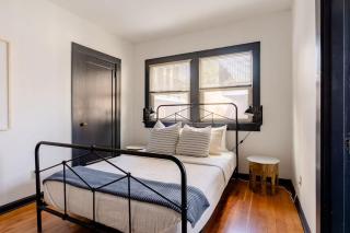 Stay Portland - Perfectly Restored Craftsman - Eateries & Coffee - Portland - 2