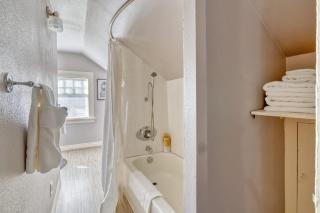 Stay Portland Collection - Luxury Portland Gem! 99 Walk Score, New Remodel - Portland - 2