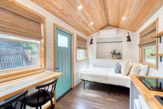 Stay Portland Collection - Tiny Farmhouse - Walk to Local Shops & Restaurants - Portland - 2