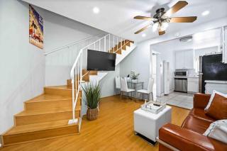 Elegant Beachside 2 Bed 2 Bath - Long Beach - 0