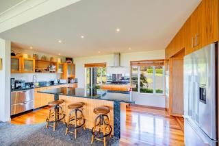 Luxurious Beachfront House in Clarks Beach - Clarks Beach - 1