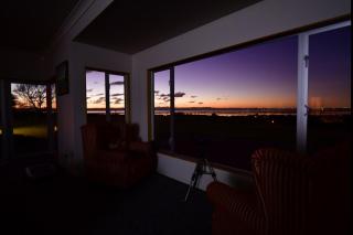 Luxurious Beachfront House in Clarks Beach - 4