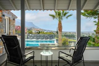 Queen's Gem Luxury Villa - Heated Jacuzzi & Pool - 1