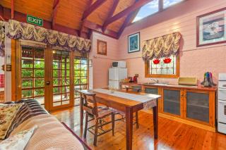 StayAU Owls Croft Picturesque Cottage Valley View - Mount Dandenong - 8