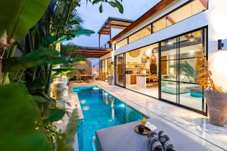 2BR Pool Rooftop Villa in Seseh with 5 minutes Ride to Beach Staff - 9