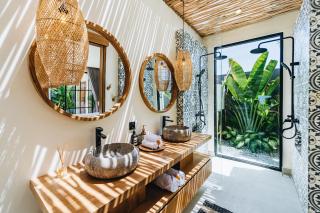 2BR Pool Rooftop Villa in Seseh with 5 minutes Ride to Beach Staff - 8