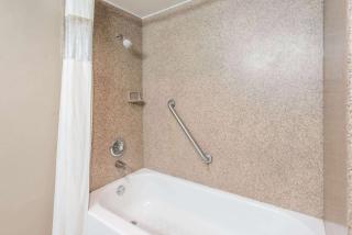 Travelodge by Wyndham Bloomington - Bloomington - 3