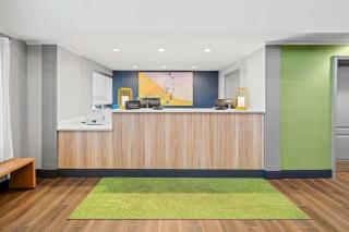 Spark By Hilton Woodbridge - Woodbridge - 8