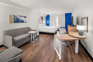 Spark By Hilton Woodbridge - Woodbridge - 1