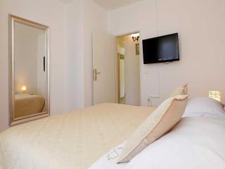 Sunshine Apartment Doda - Three Bedroom Apartment with Balcony and Sea View - 3