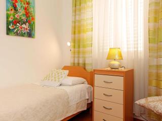 Sunshine Apartment Doda - Three Bedroom Apartment with Balcony and Sea View - 4