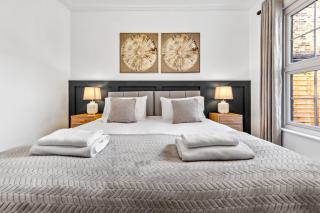 Charming 4-Bedroom Relocations, Elev8 Stays - New Southgate - 7