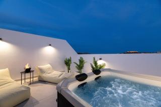 Onar Luxury Suites - Archangelos - 0