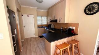 Onrus Holiday Home with Pool - Hermanus - 3