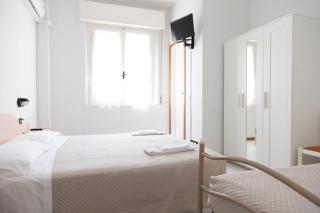 Hotel Laura Beach - Rimini - 5
