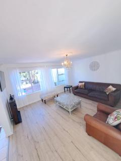 Stunning 3 Bedroom beach house in Bloubergstrand - 4