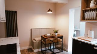 Charming 3 Bedroom Townhouse - Centrally Located - Pontefract - 5