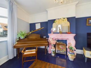 2 Bed Apartment- Leigh Broadway - Southend-on-Sea - 0