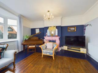 2 Bed Apartment- Leigh Broadway - Southend-on-Sea - 7