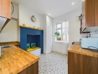 2 Bed Apartment- Leigh Broadway - Southend-on-Sea - 1