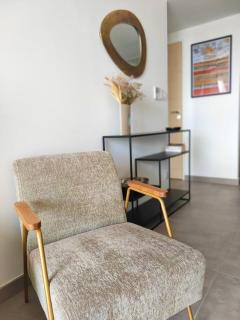 LE MILLESIME OLIVIER : Vue exceptionnelle sur la baie, appartement moderne avec une chambre et parking privé. - Marseillan - 2