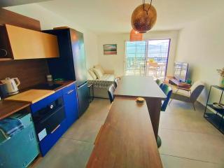 LE MILLESIME OLIVIER : Vue exceptionnelle sur la baie, appartement moderne avec une chambre et parking privé. - Marseillan - 8