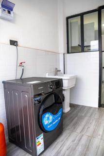 luxury elegant furnished three bedroom apartment with children playground ,swimming pool relaxing rooftop with amazing city views, ample parking space and proximity to major shopping malls - Nairobi - 5