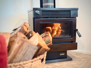 Studio Twenty5 - Cosy retreat with pool, fire & unique history - Richmond - 3