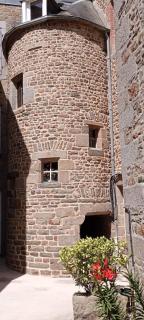 Cour historique La cour des trois rois 1 - Villedieu-les-Poëles - 0