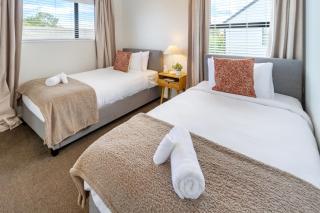 Warm and Comfy Home with Carpark near CBD - 1